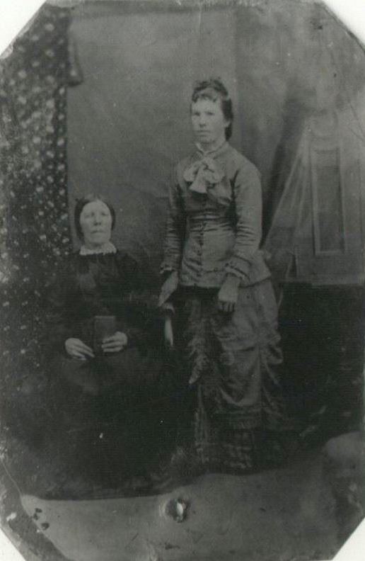 Catherine Ryan Hayes and her daughter Abigail Hayes Portice, circa 1903