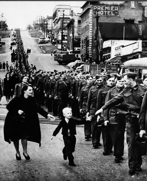 Wait for me Daddy picture October 1940 in New Westminster. Ernie Passmore is the shorter soldier center row above boy’s head